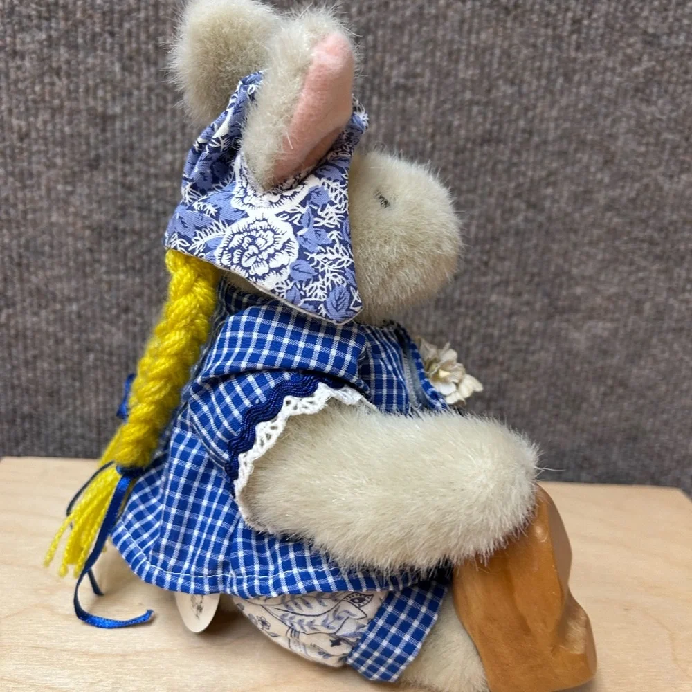 HOPPY VANDERHARE Dutch‎ Treat Plush Bunny Toy Vanderbear Family.